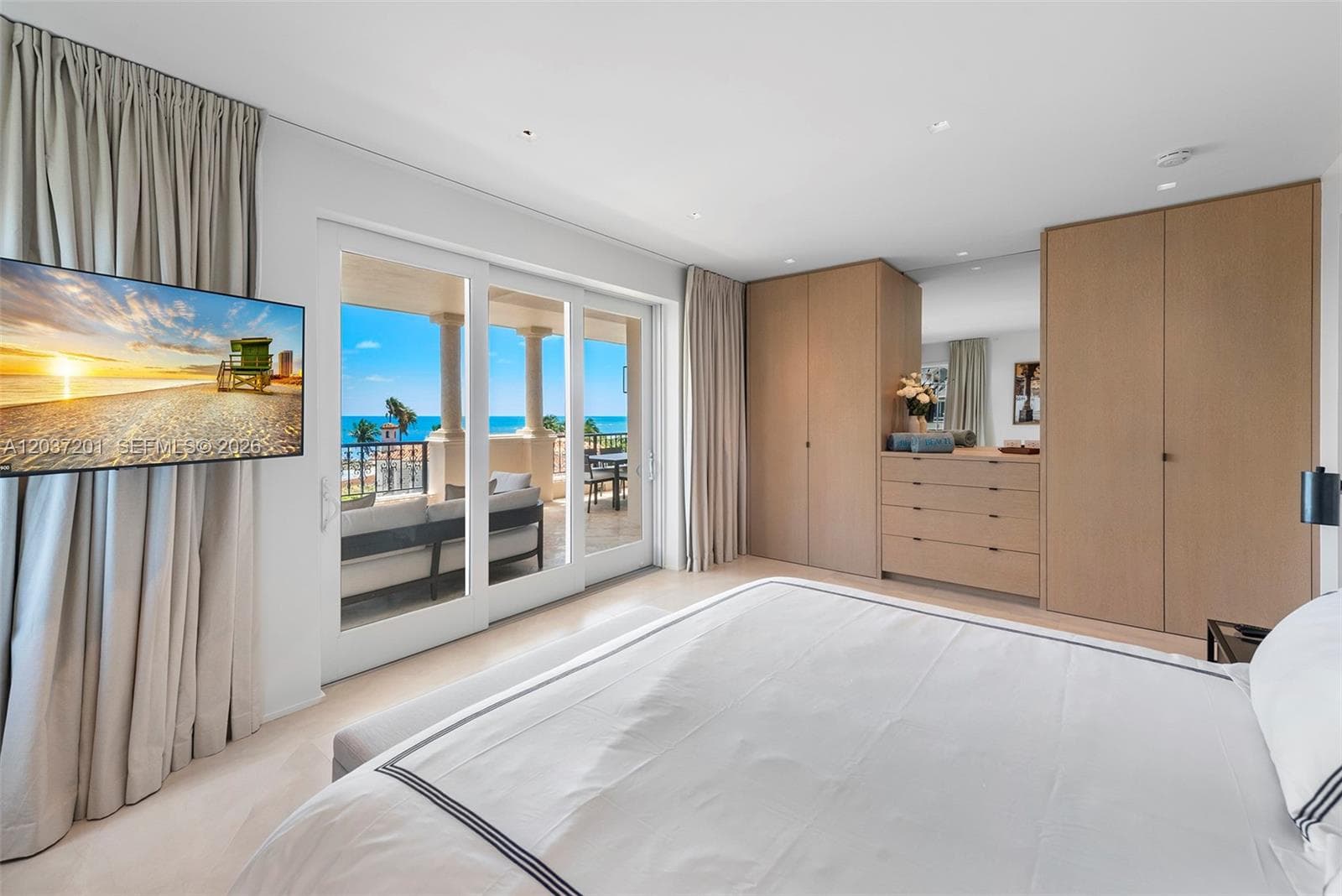 19242 Fisher Island Dr 19242 photo 16