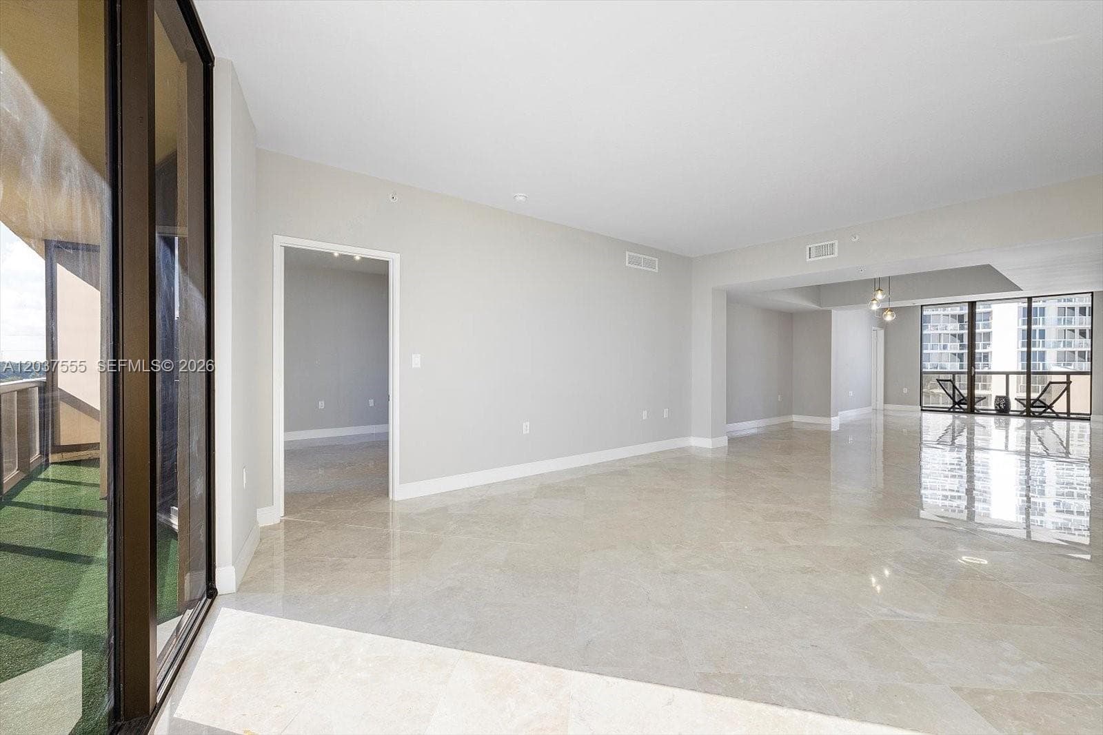 16275 Collins Ave 502 photo 9