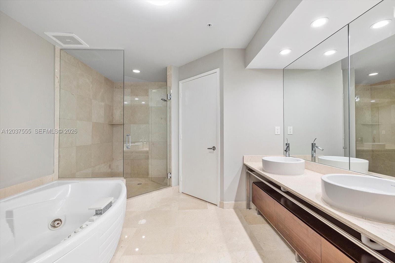 16275 Collins Ave 502 photo 18