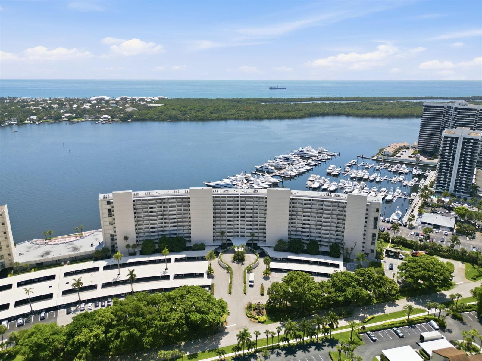 124 Lakeshore Drive 8280 photo 3