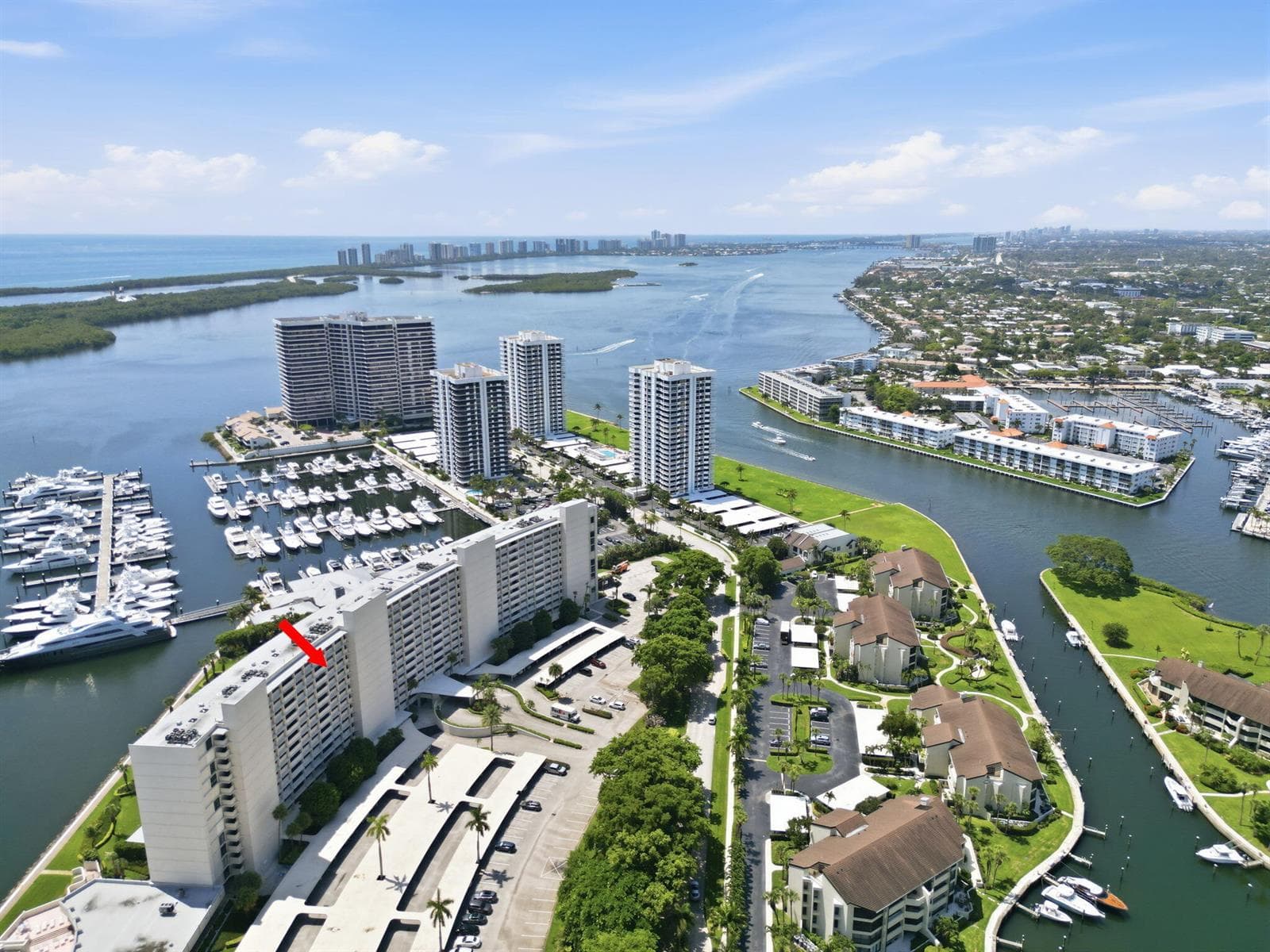 124 Lakeshore Drive 8280 photo 4