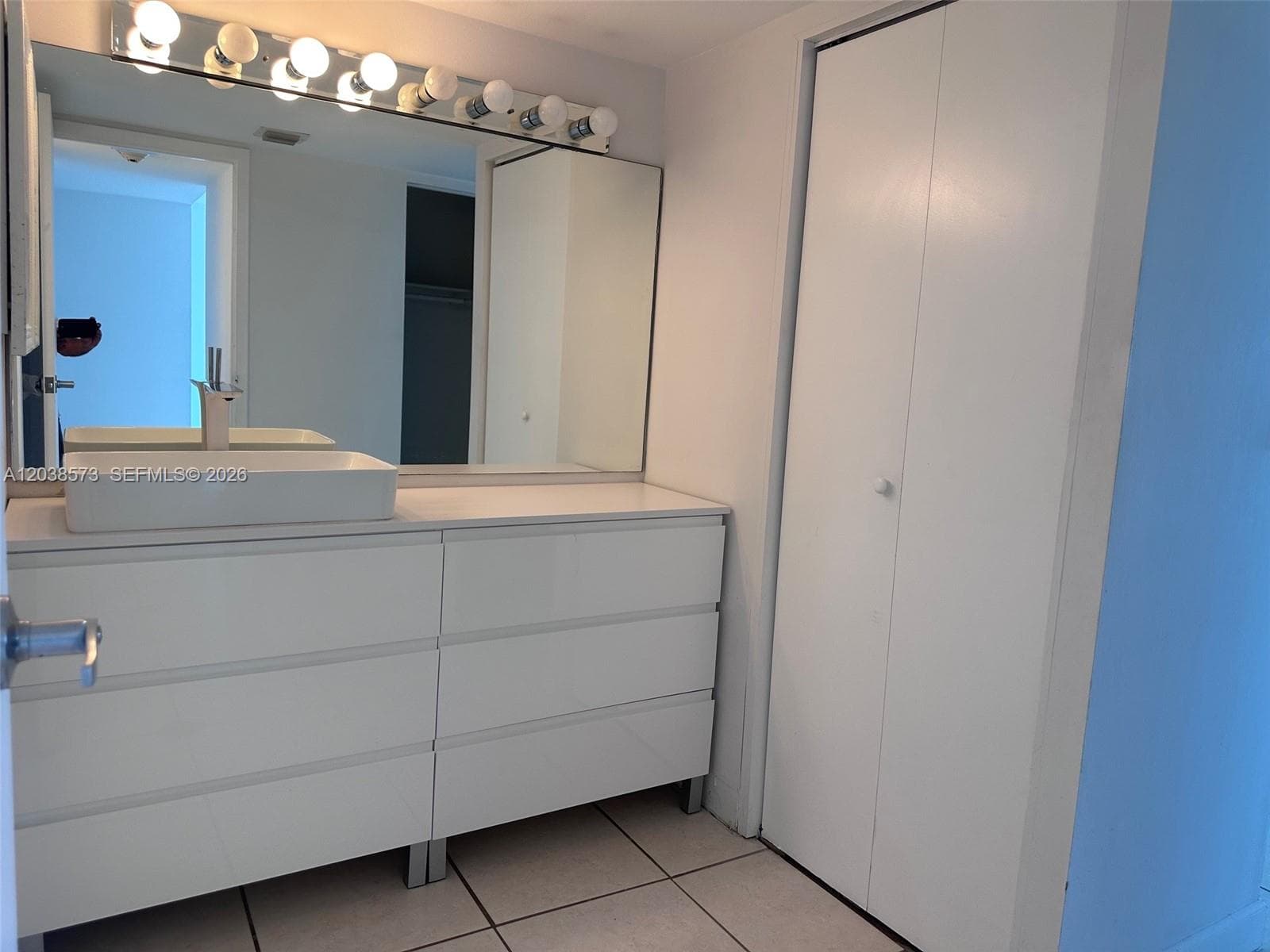 100 Bayview Dr 823 photo 14