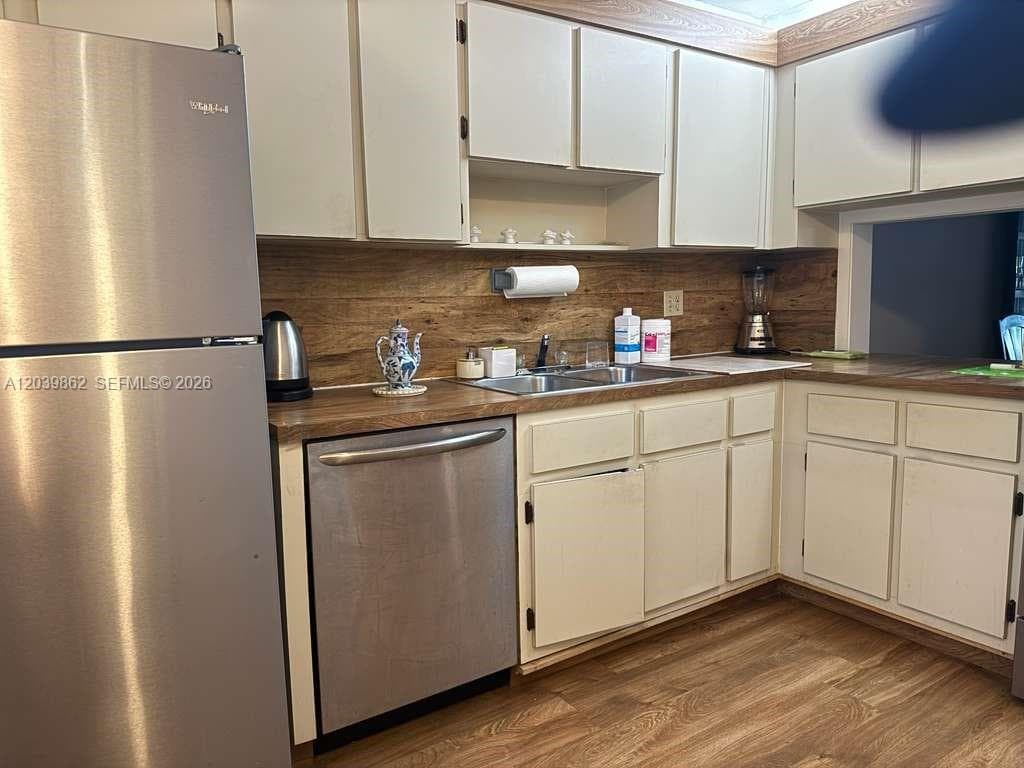 2 Briarwood Cir 212 photo 4