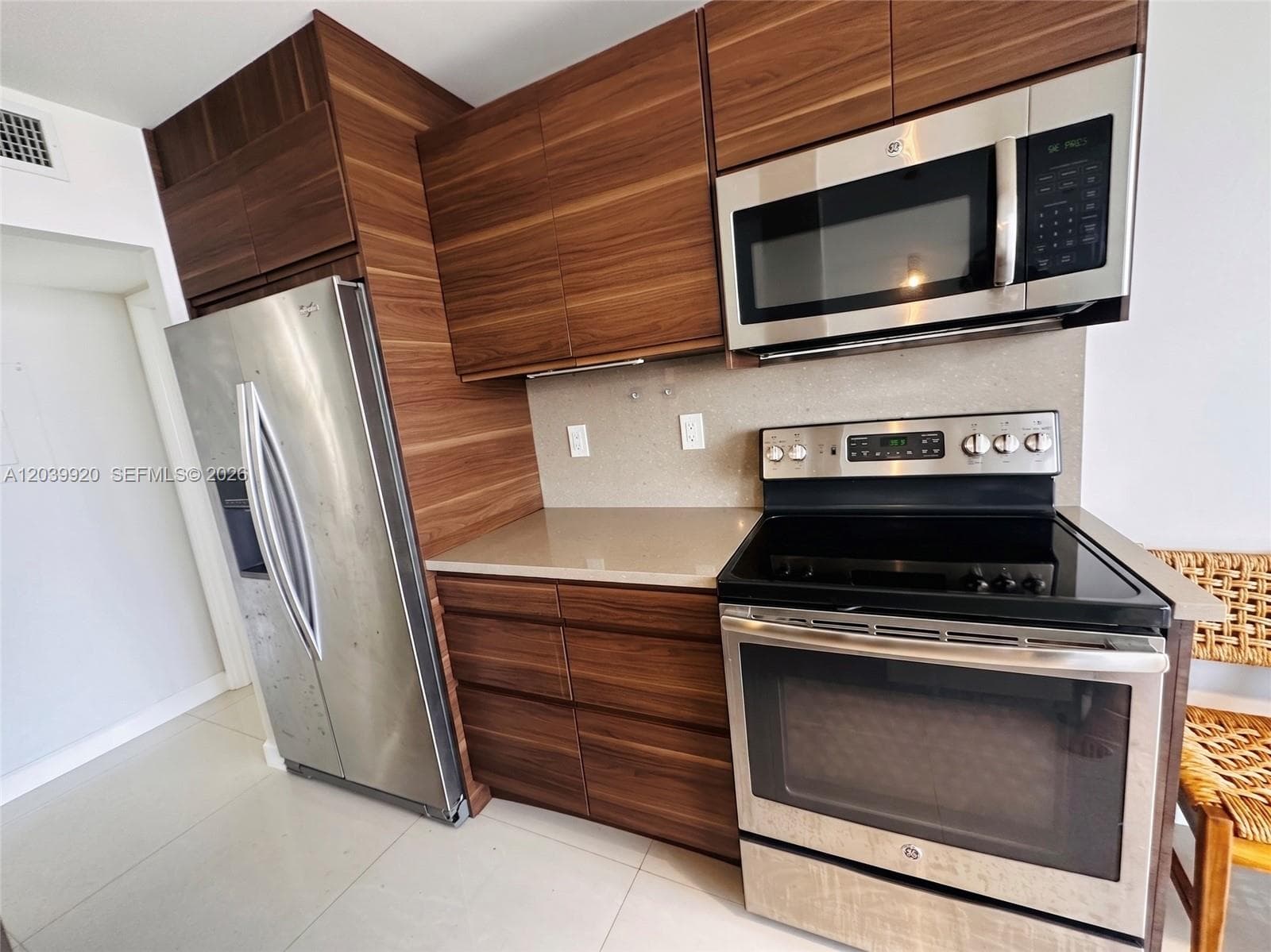 290 174th St 1117 photo 4