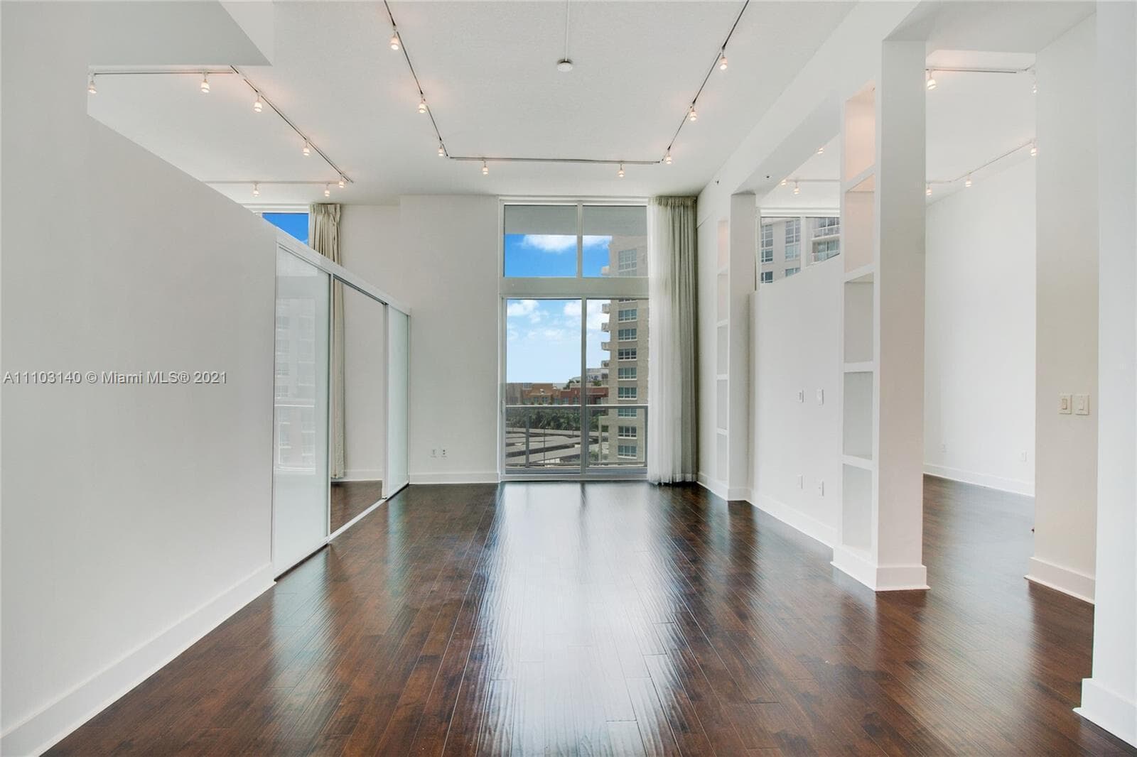 1900 N Bayshore Drive 912 photo 2