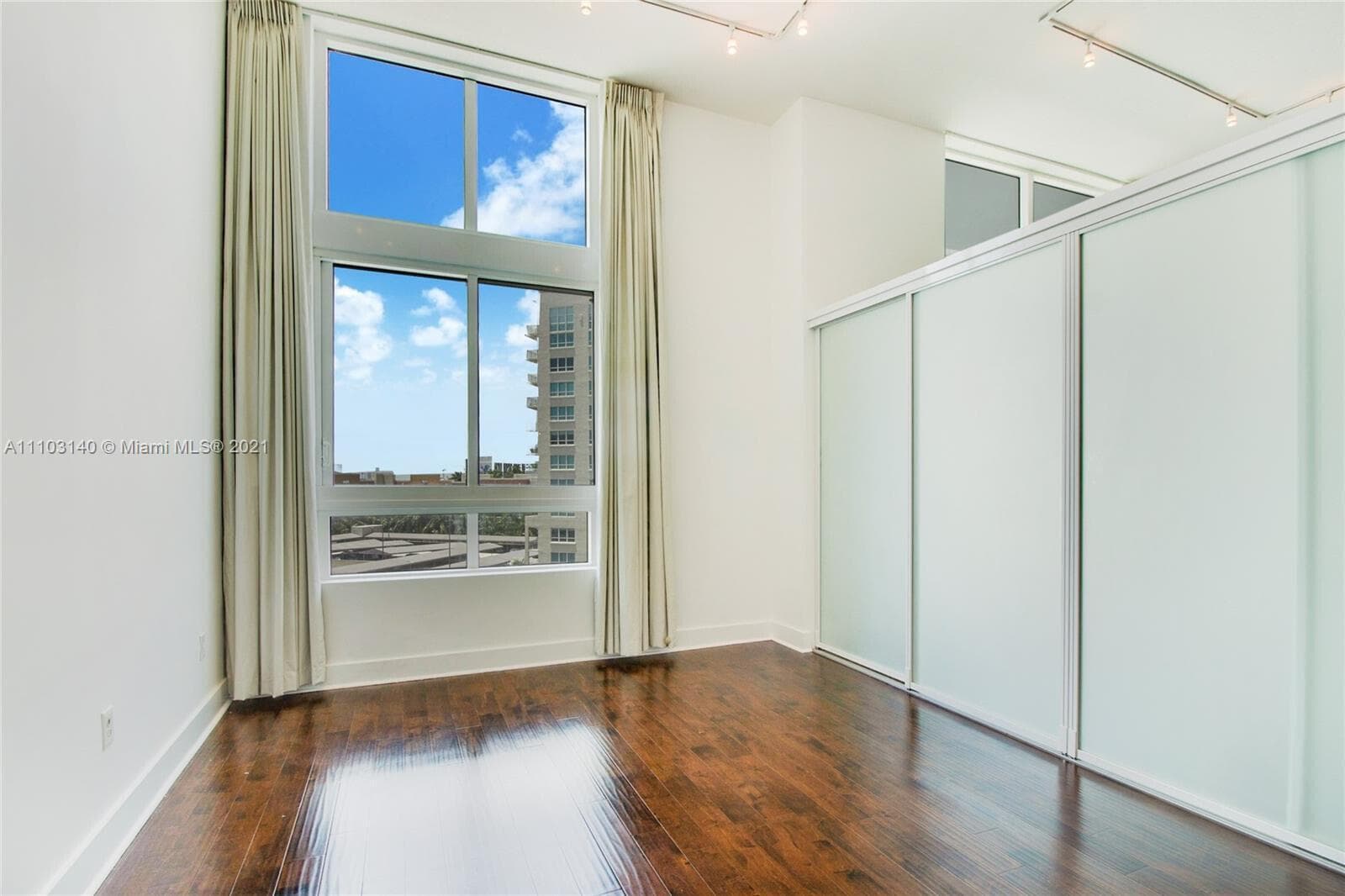 1900 N Bayshore Drive 912 photo 5