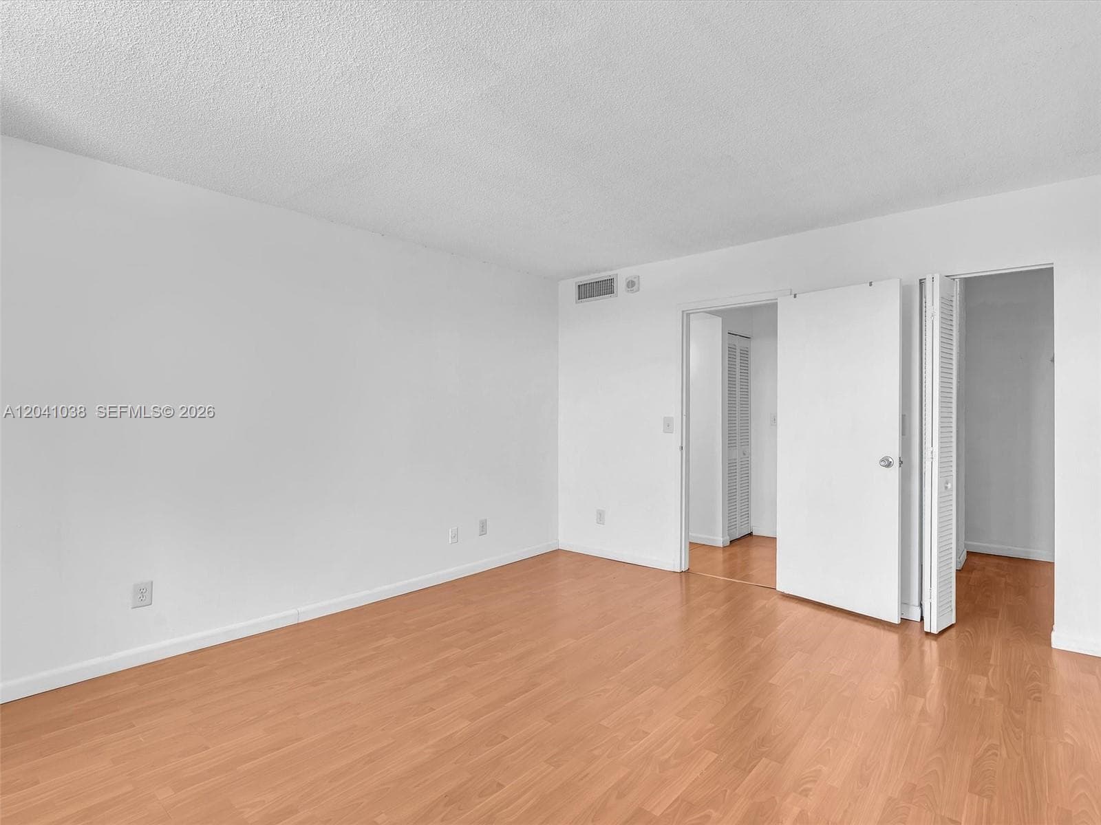 2020 NE 135th St 601 photo 18