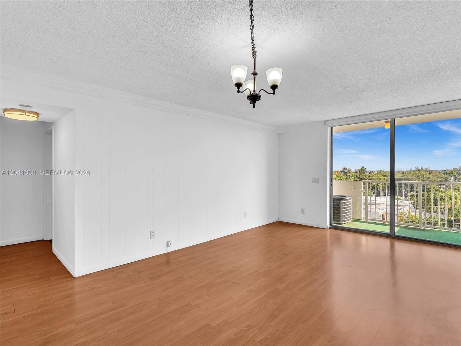 2020 NE 135th St 601 photo 8