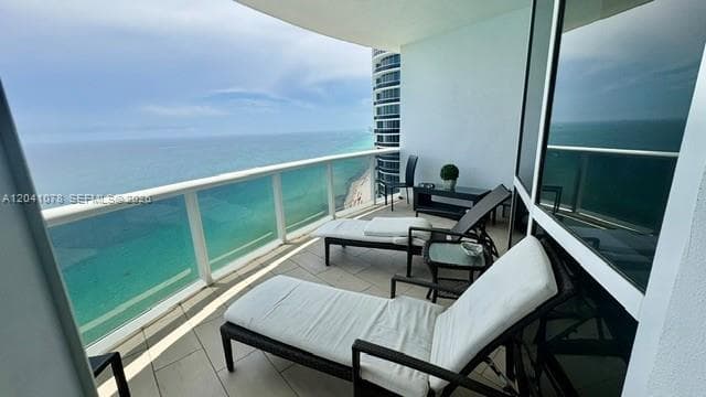 18201 E Collins Ave 5009 photo 1