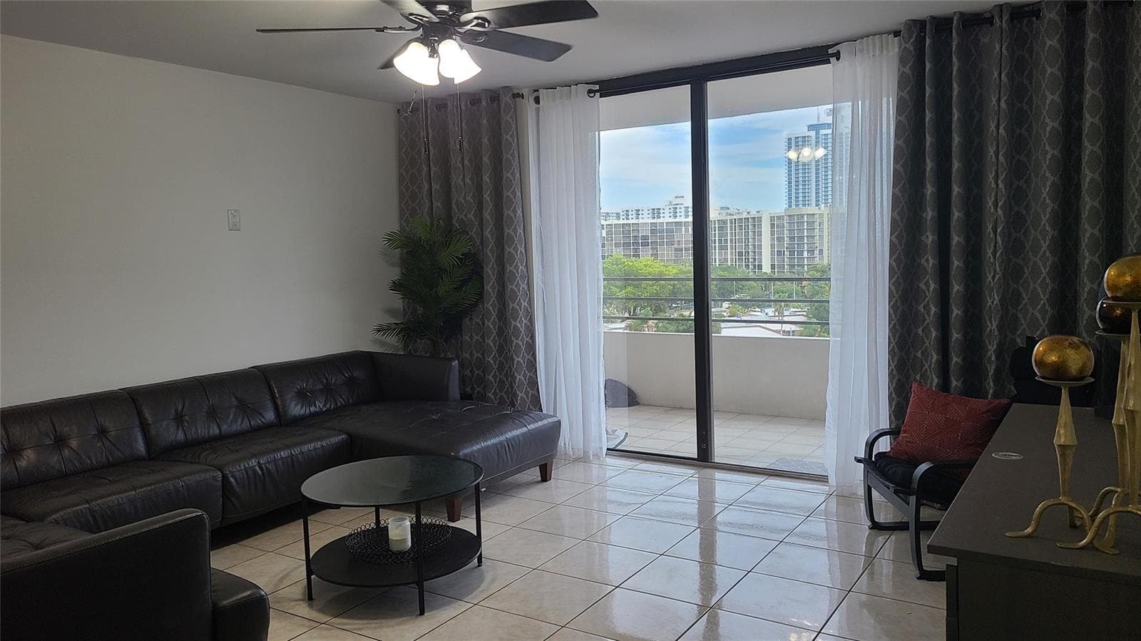 2500 Parkview Drive 802 photo 3