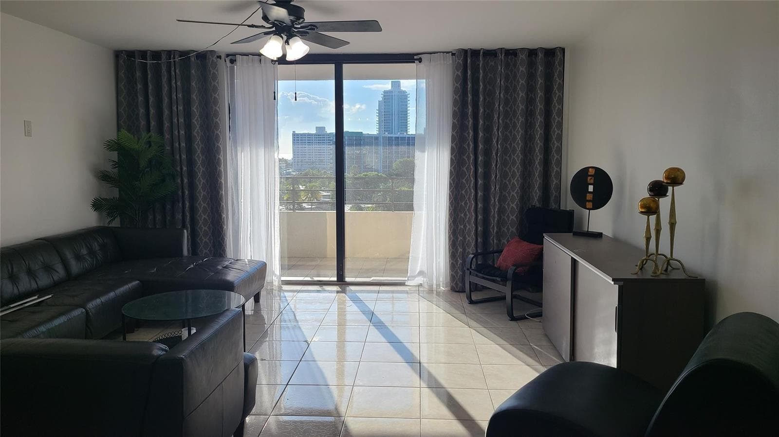 2500 Parkview Drive 802 photo 4
