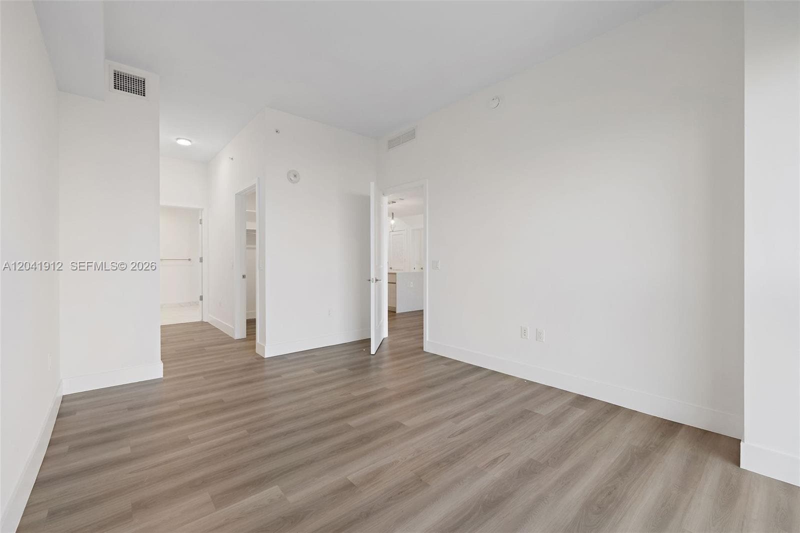 101 Diplomat Pkwy 2104 photo 22