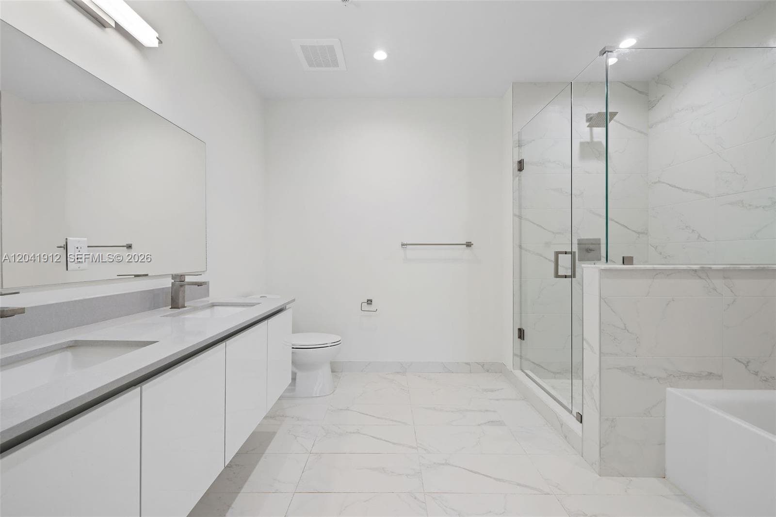 101 Diplomat Pkwy 2104 photo 25