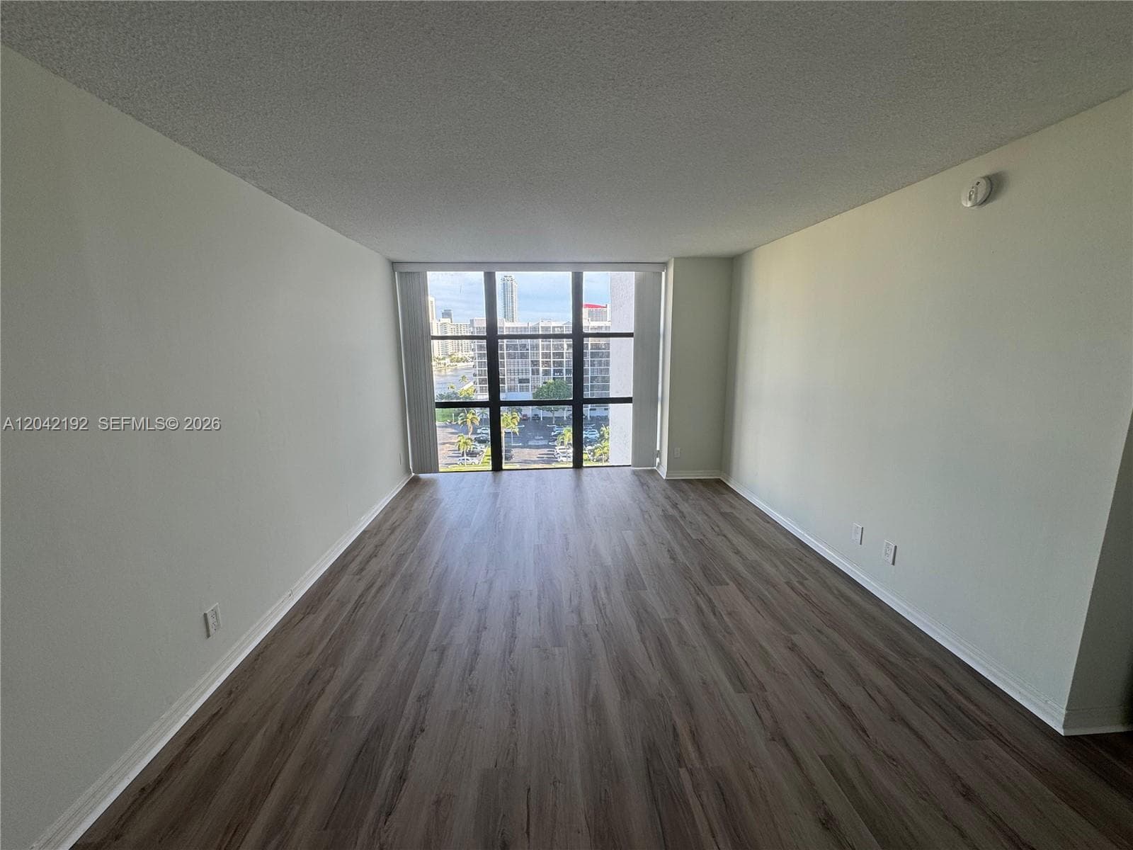 800 Parkview Dr 1018 photo 9