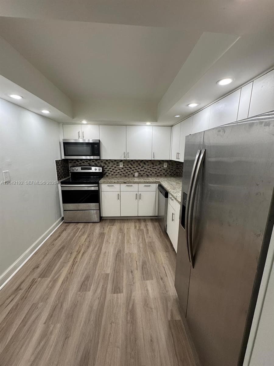 800 Parkview Dr 1018 photo 18