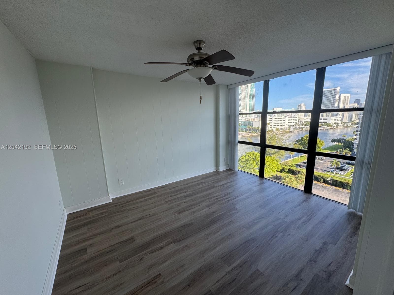 800 Parkview Dr 1018 photo 15