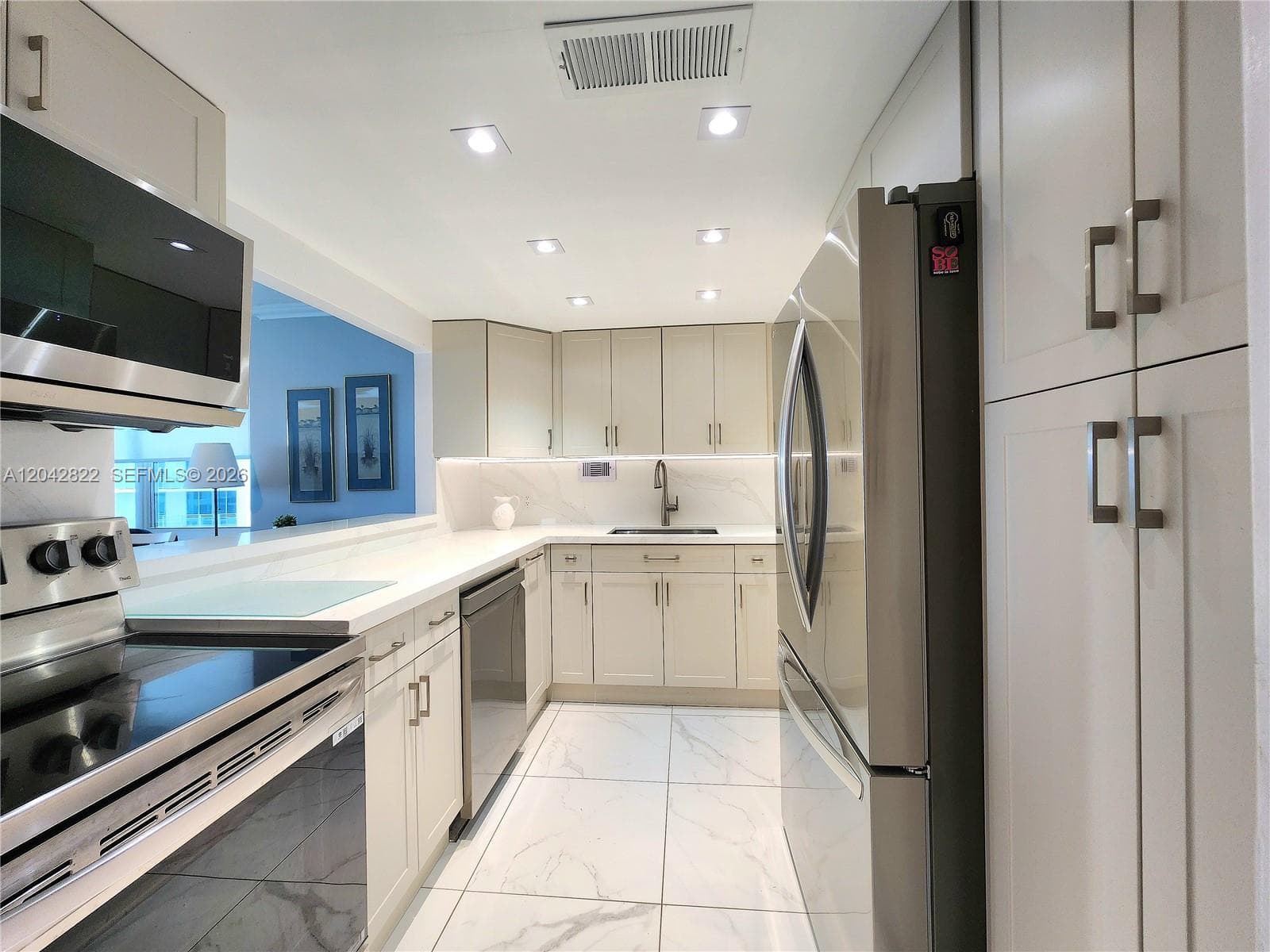 3505 S Ocean Dr 821 photo 11