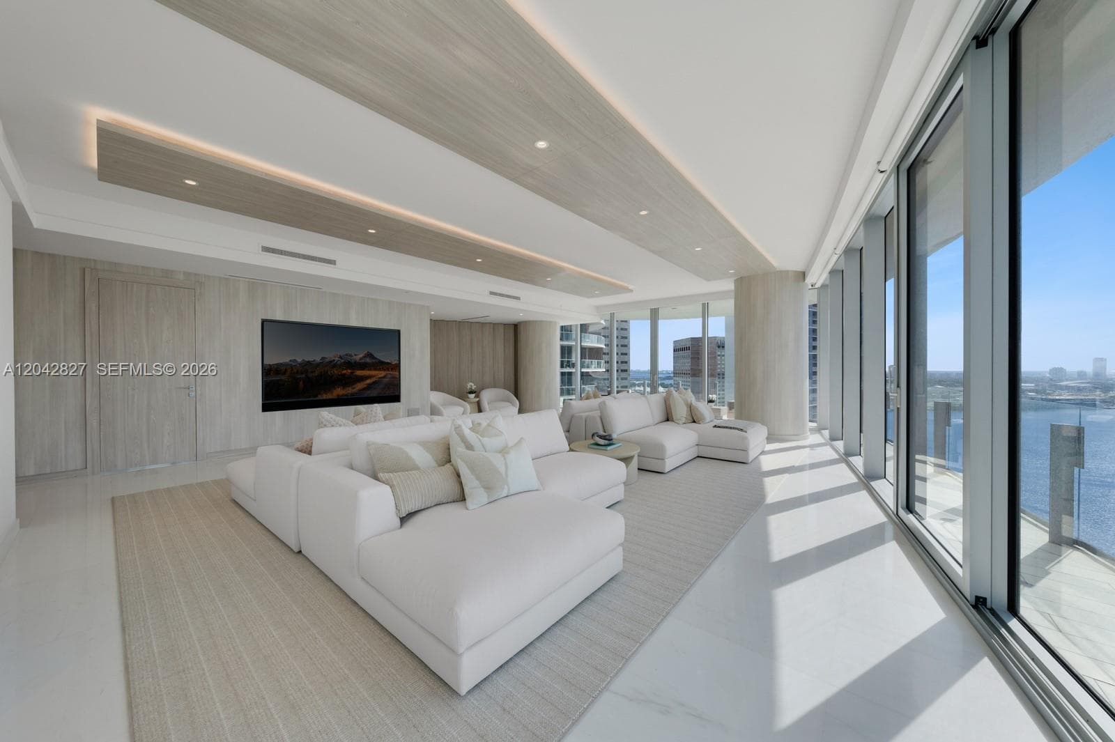 300 Biscayne Boulevard Way 2701 photo 1