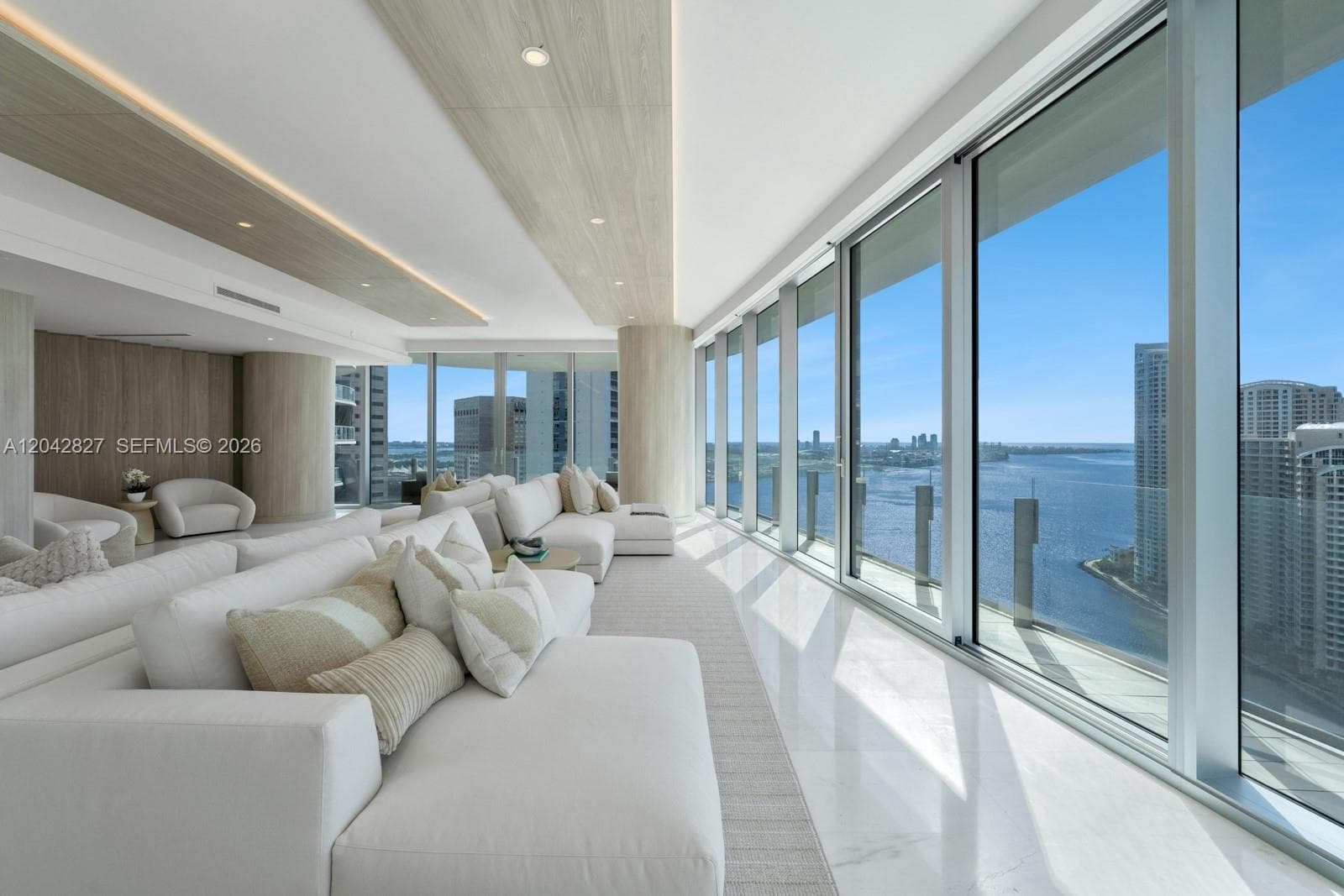 300 Biscayne Boulevard Way 2701 photo 4