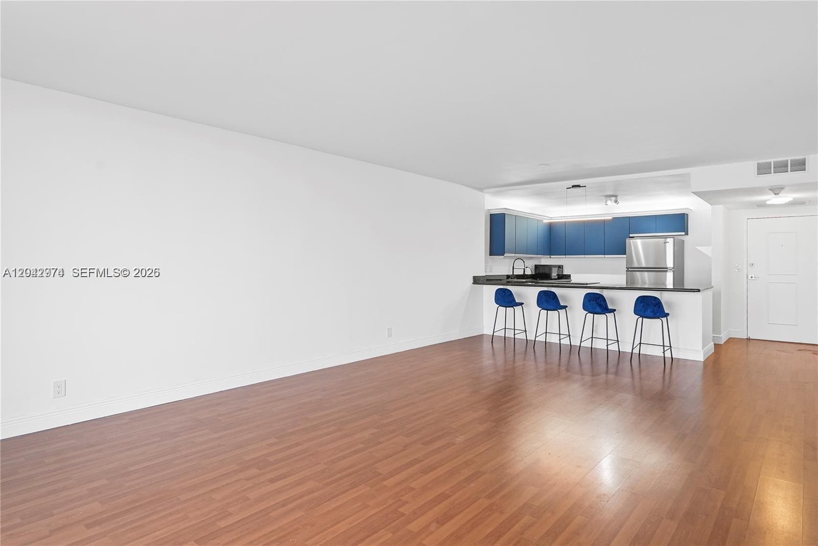 2500 Parkview Dr 1503 photo 6