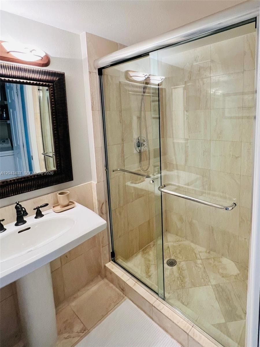 3600 Mystic Pointe Dr 1401 photo 19