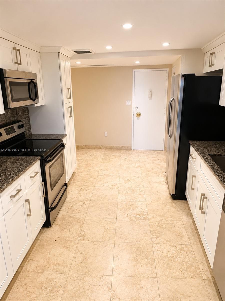 5255 Collins Ave 7B photo 12