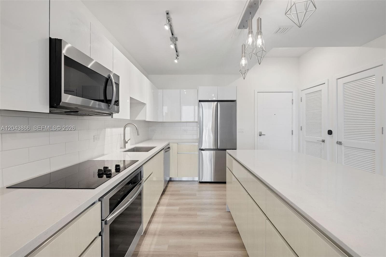 101 Diplomat Pkwy 2304 photo 2
