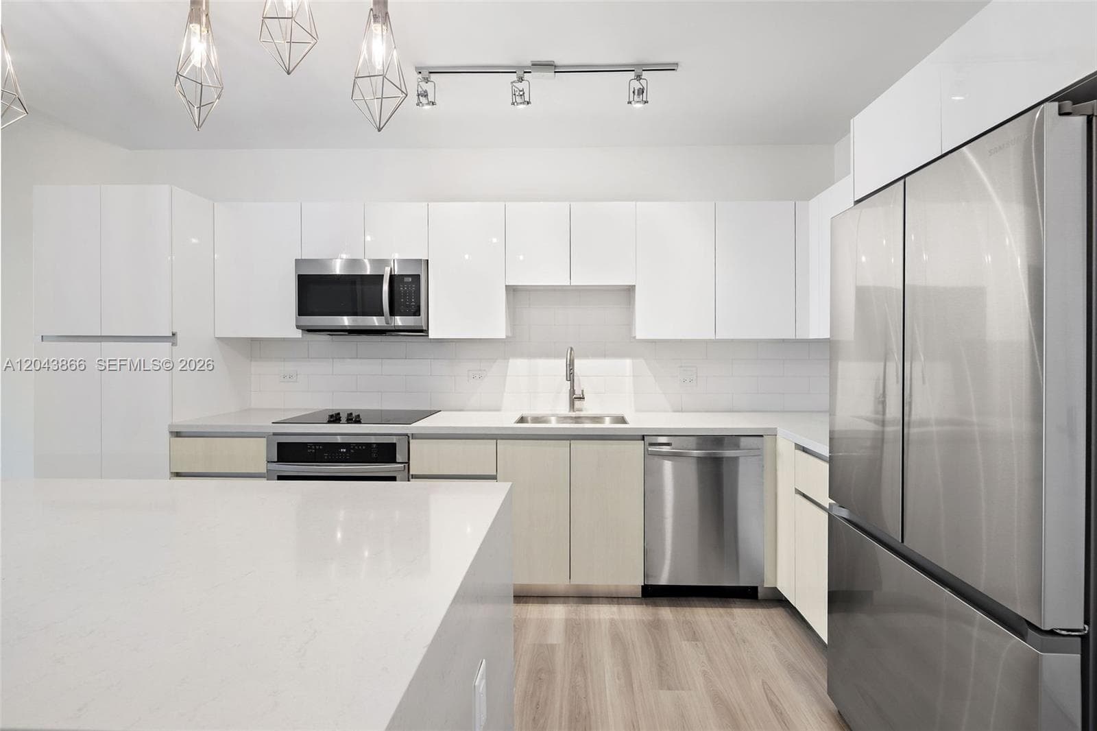 101 Diplomat Pkwy 2304 photo 4
