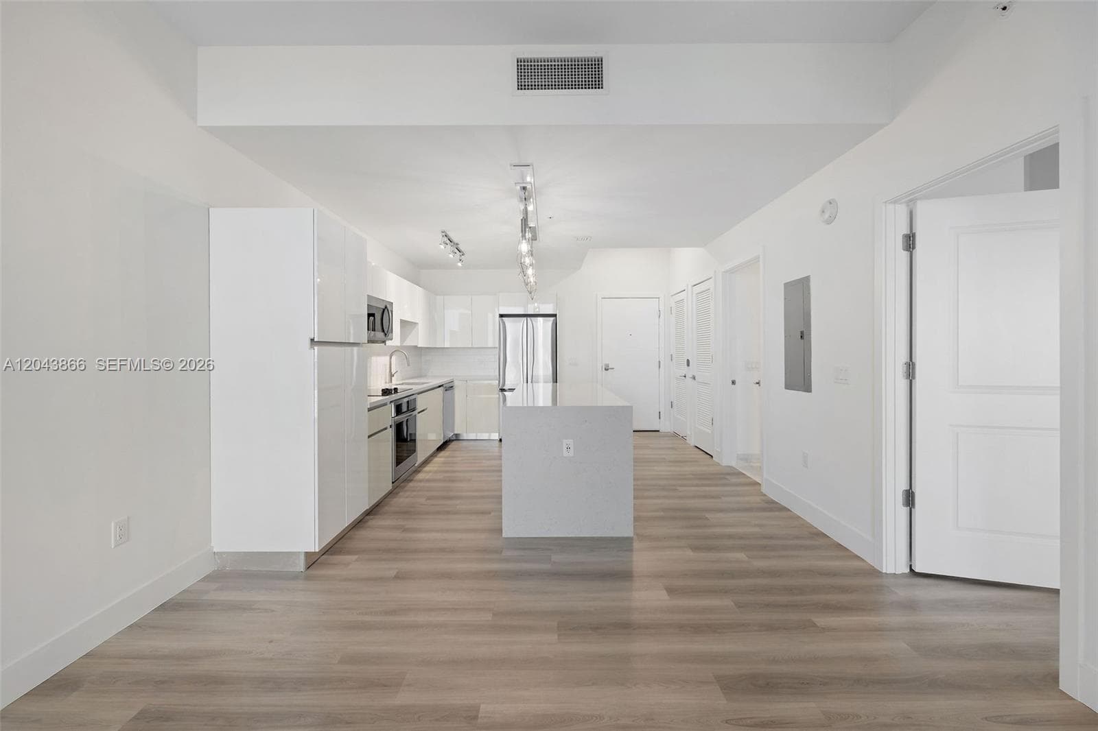 101 Diplomat Pkwy 2304 photo 8