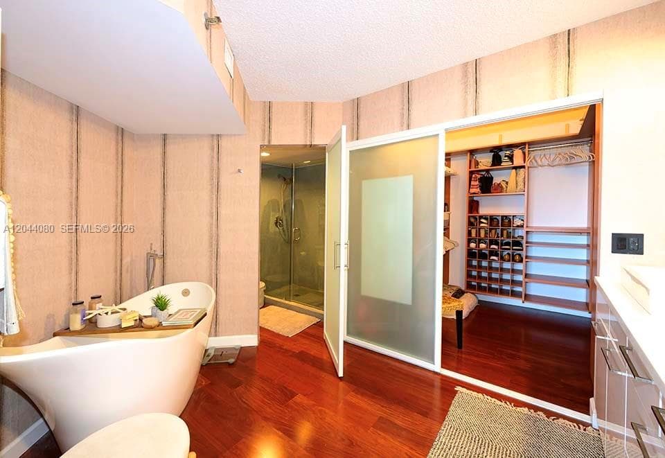 3600 Mystic Pointe Dr 718 photo 11
