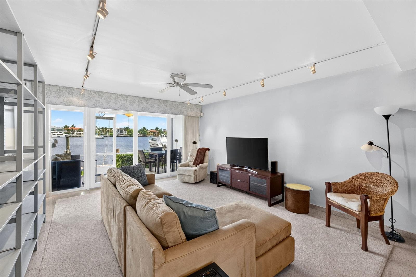 2727 Yacht Club Boulevard 1b photo 14