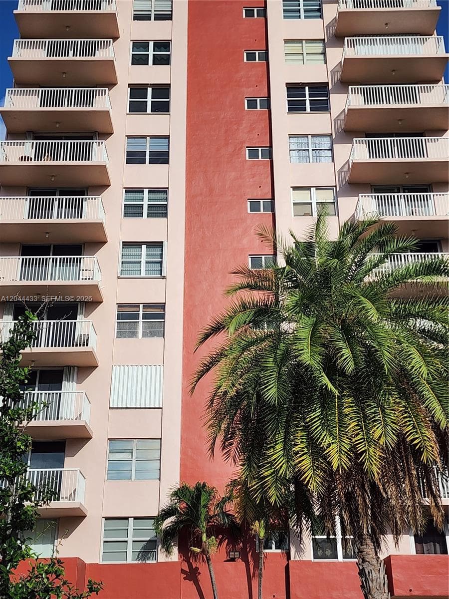 3161 S Ocean Dr 404 photo 3