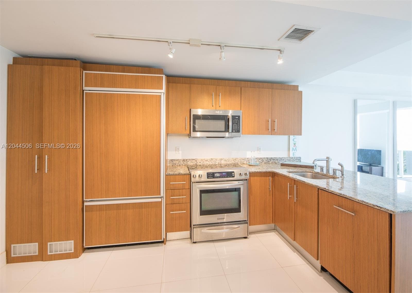 10275 E Collins Ave 502 photo 3