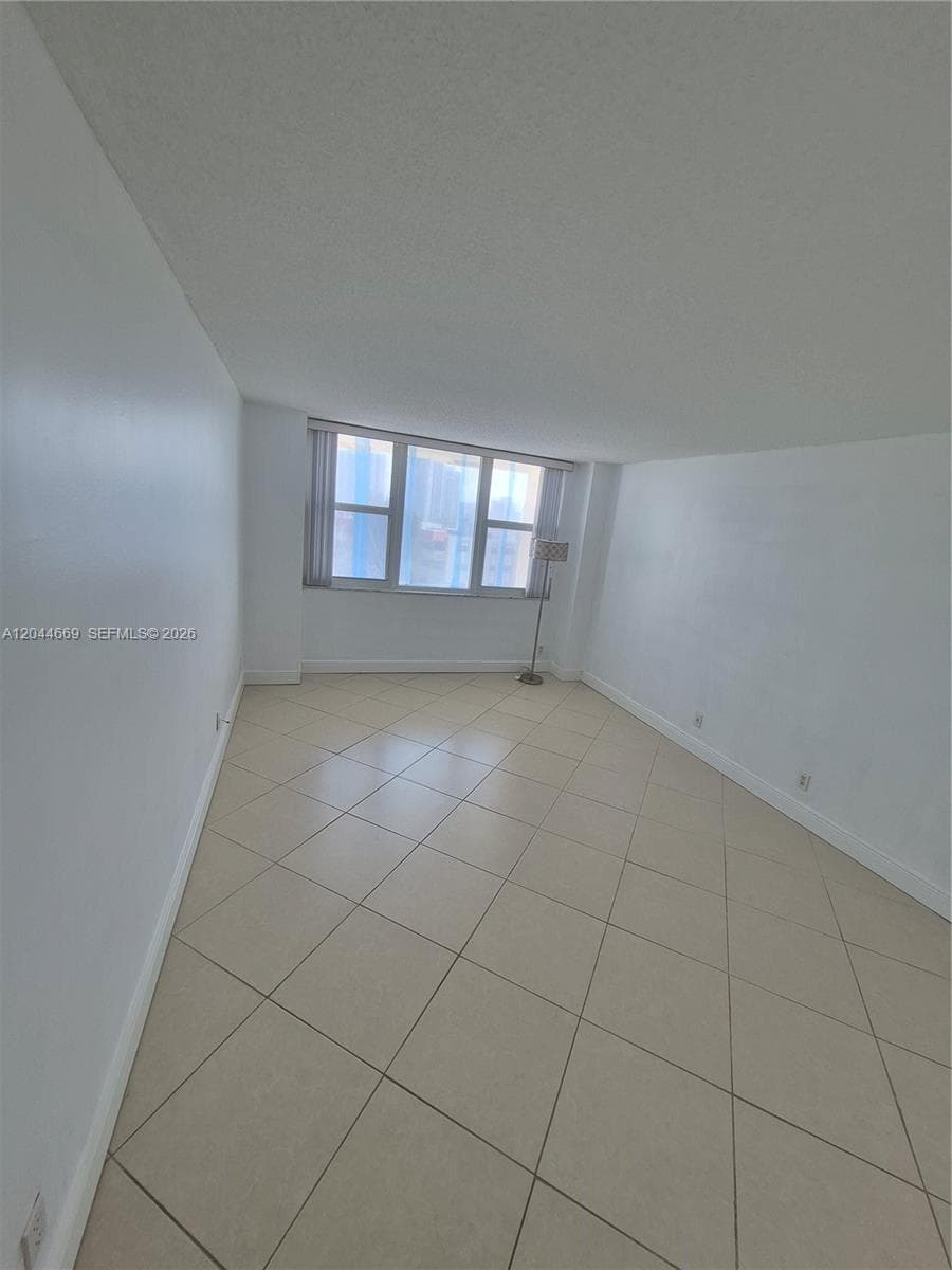 3180 S Ocean Dr 621 photo 3