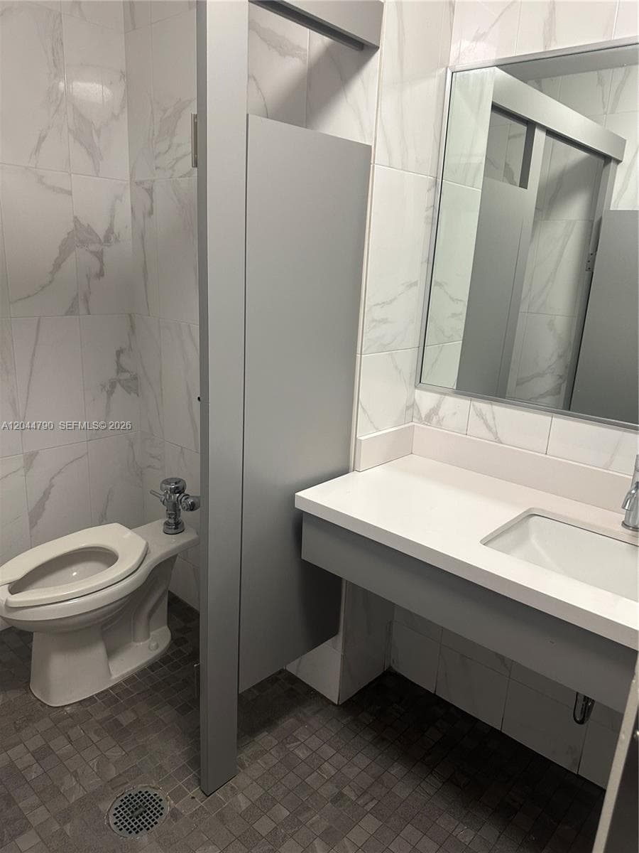 9225 Collins Ave 303 photo 8