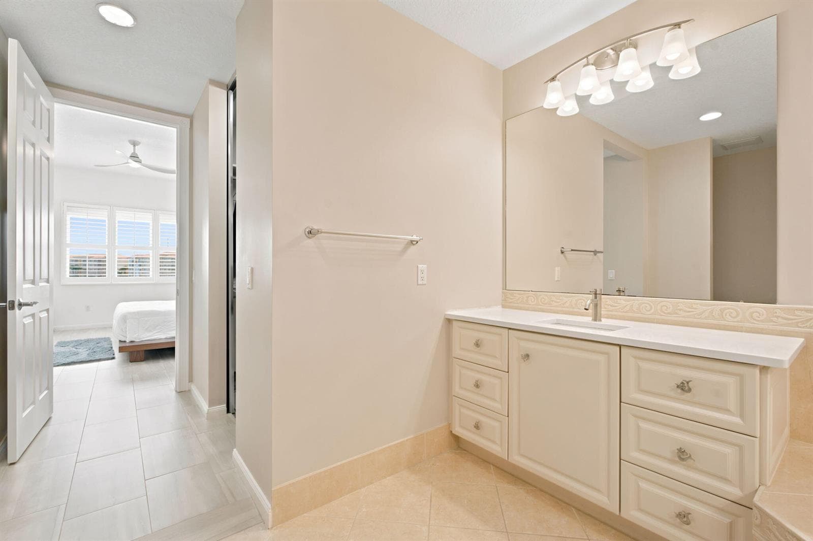 11 Harbour Isle Drive W 206 photo 22