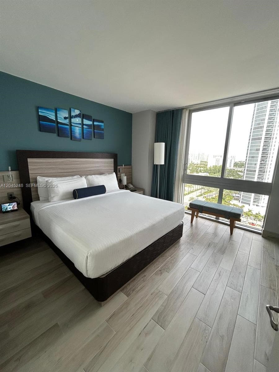 18683 Collins Ave 1706 photo 15