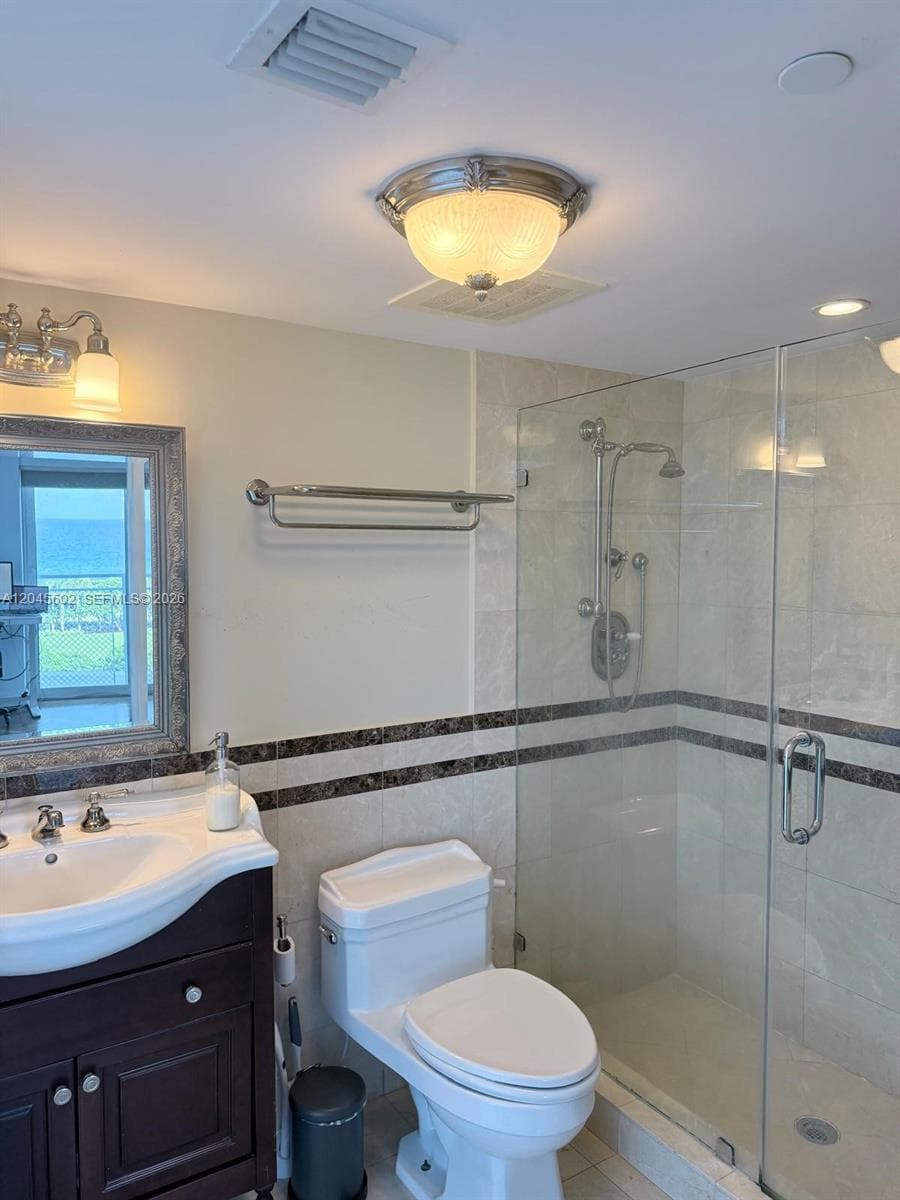 7600 Collins Ave 712 photo 13