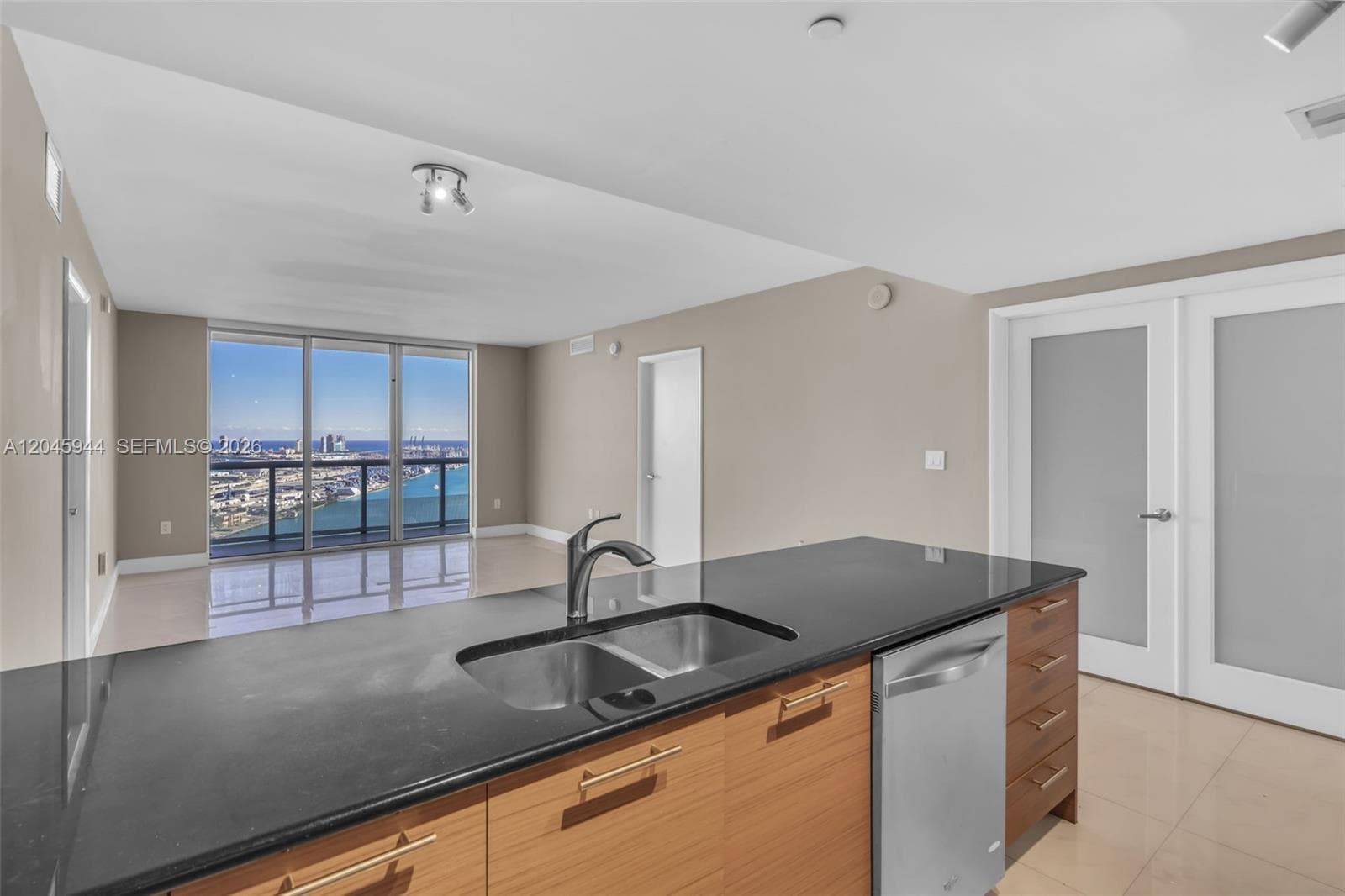 50 Biscayne Blvd 4208 photo 8