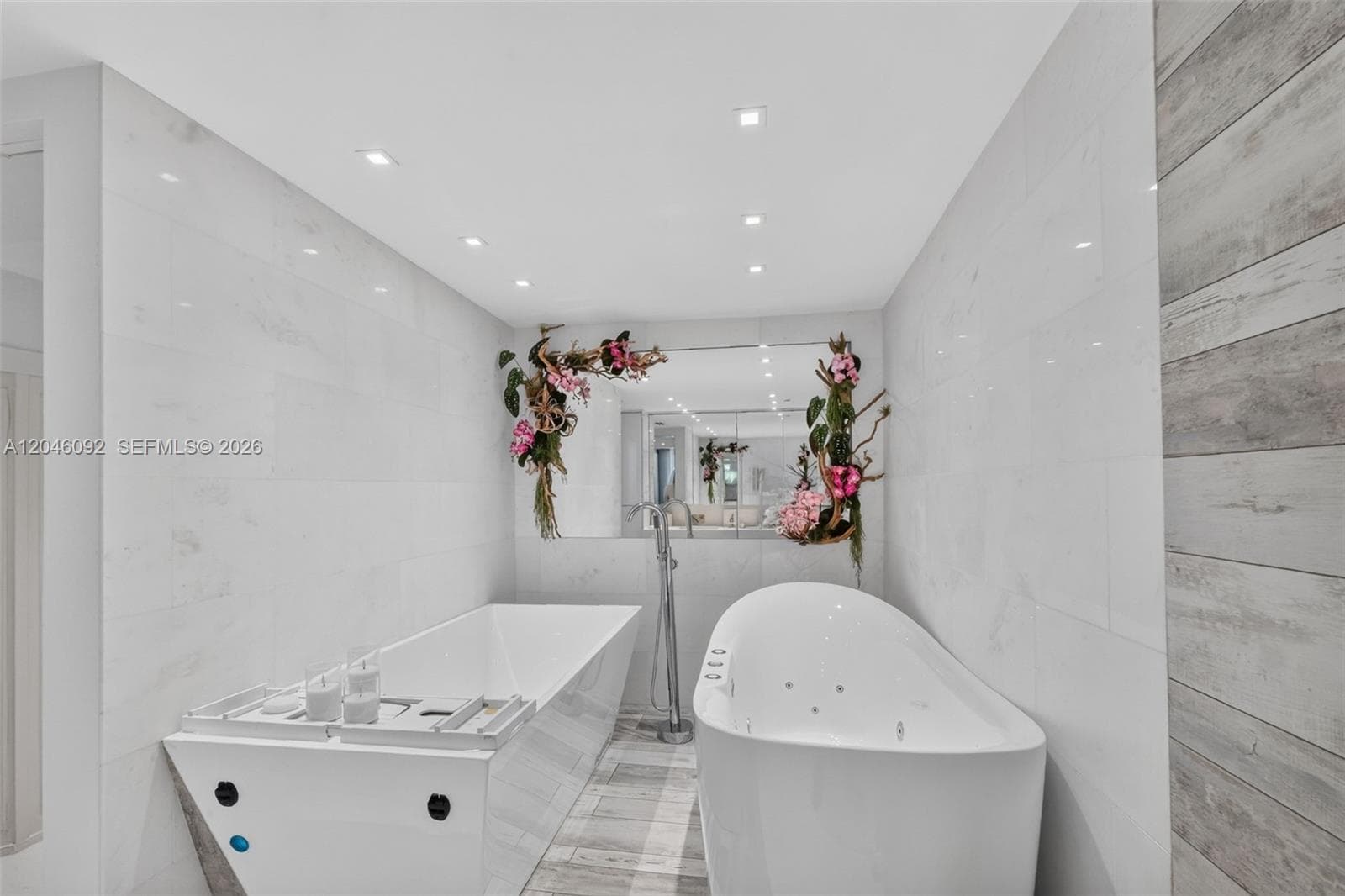 2301 Collins Ave 440-443 photo 19