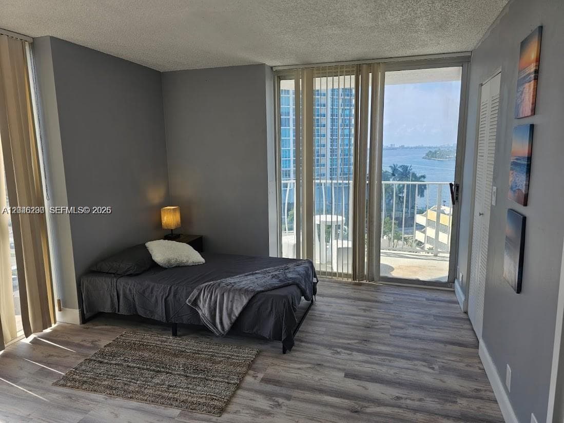 7601 E Treasure Dr 811 photo 14
