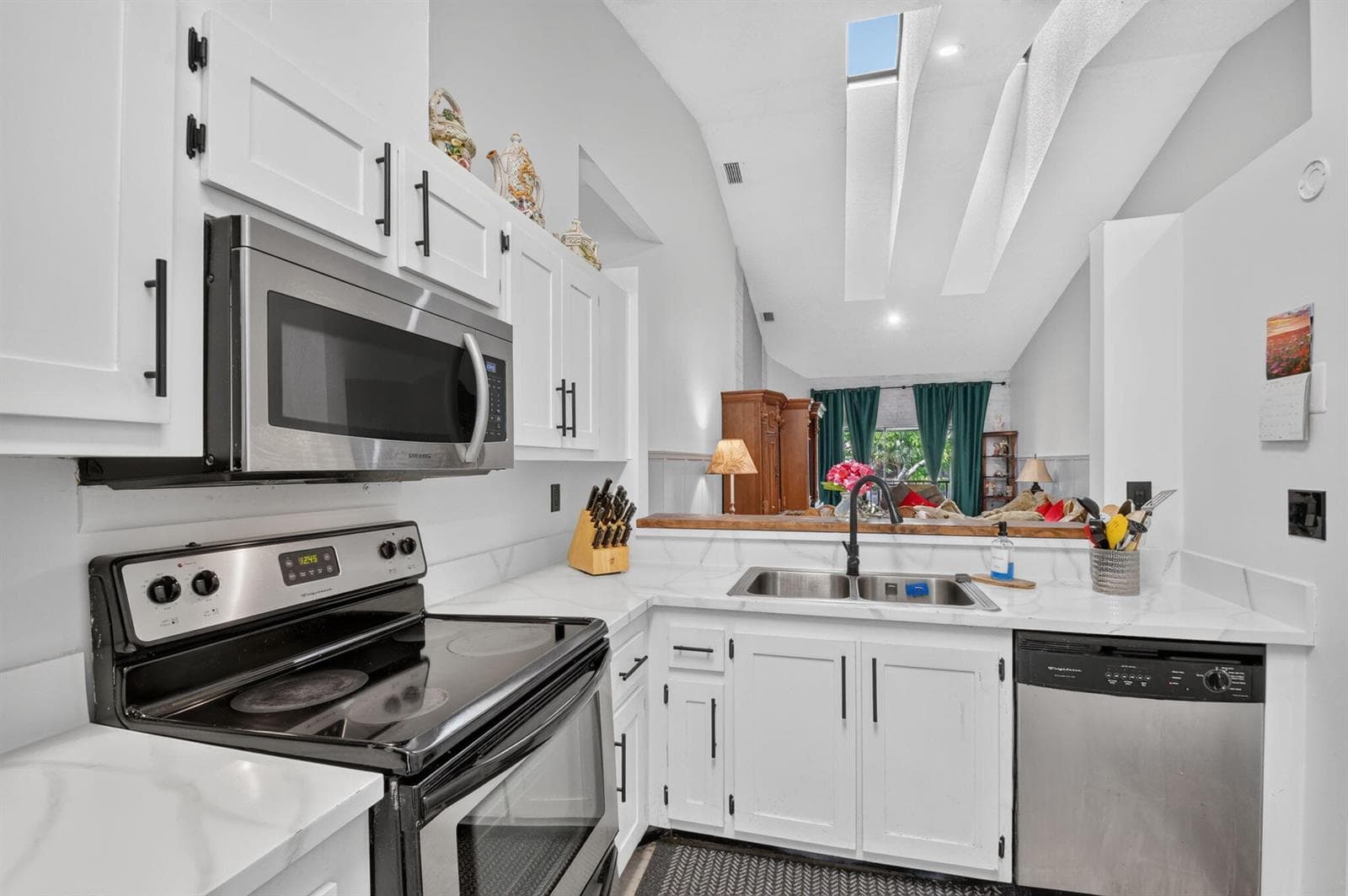 907 Harbour Pointe Way photo 9