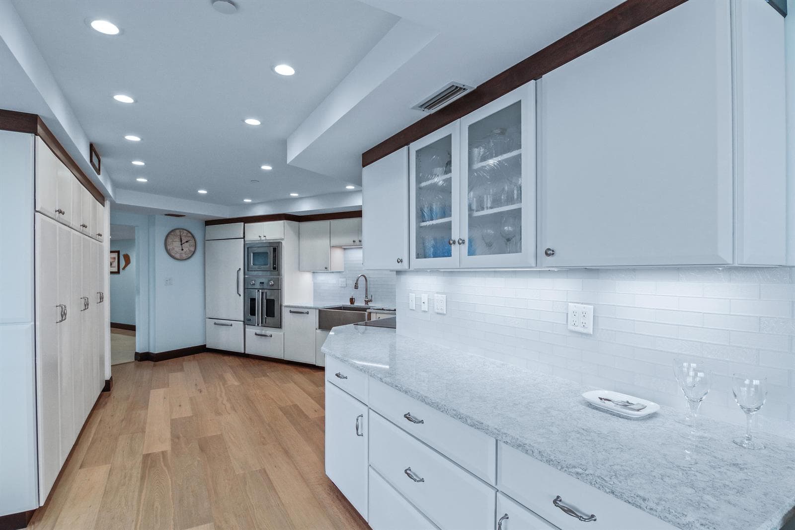 100 Lakeshore Drive 458 photo 4