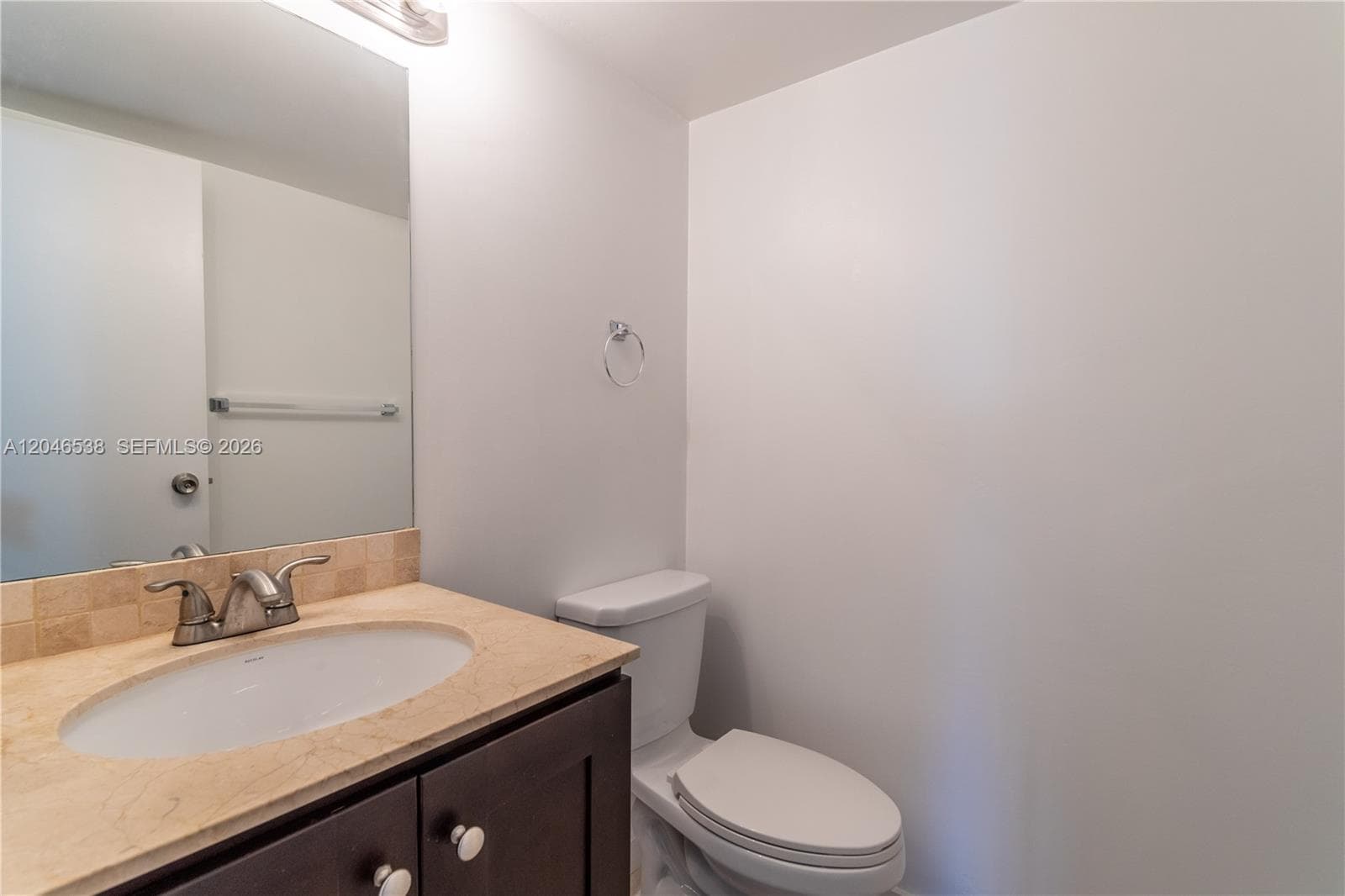 1000 Parkview Dr 302 photo 4