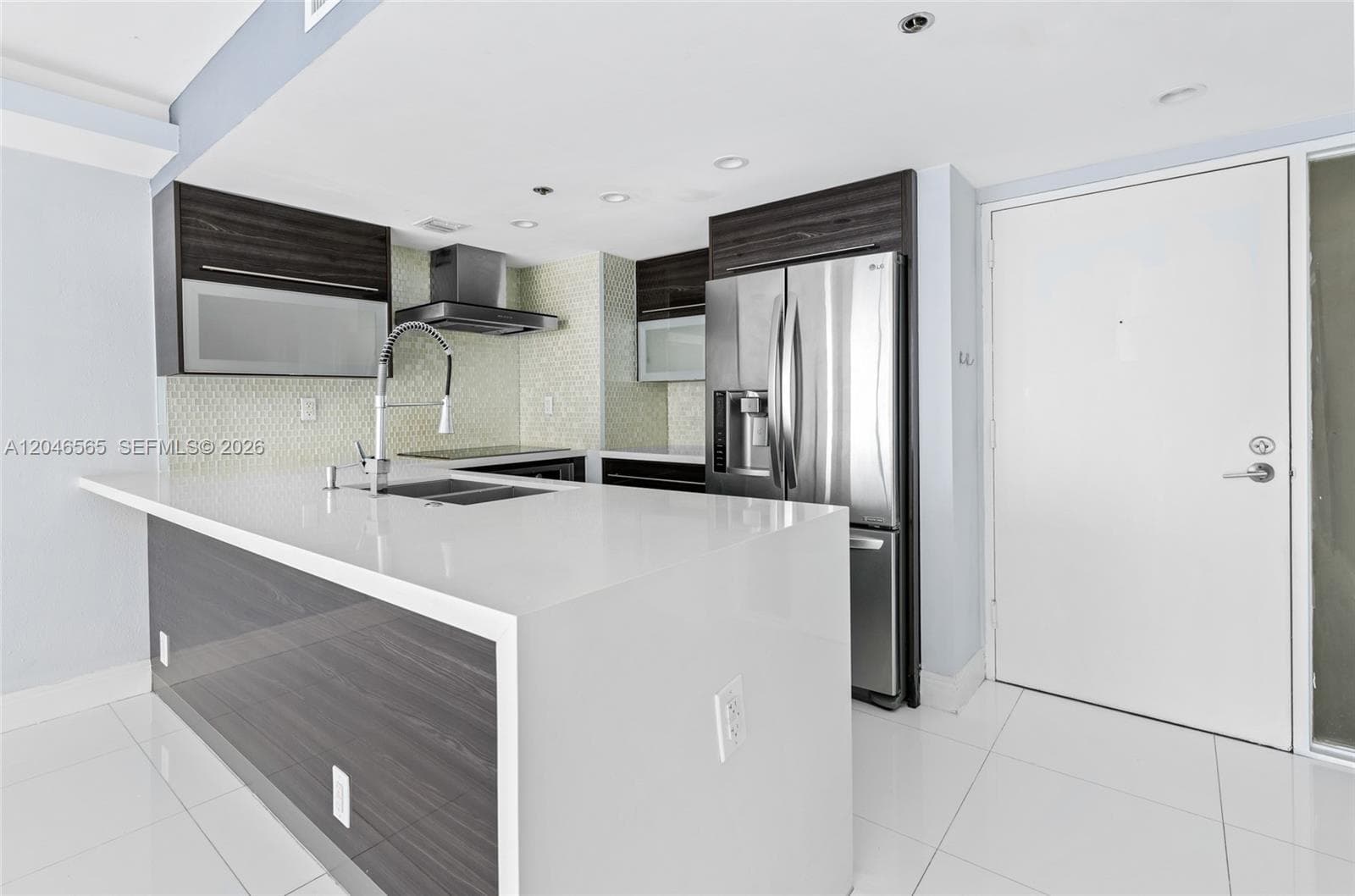 2110 photo 1