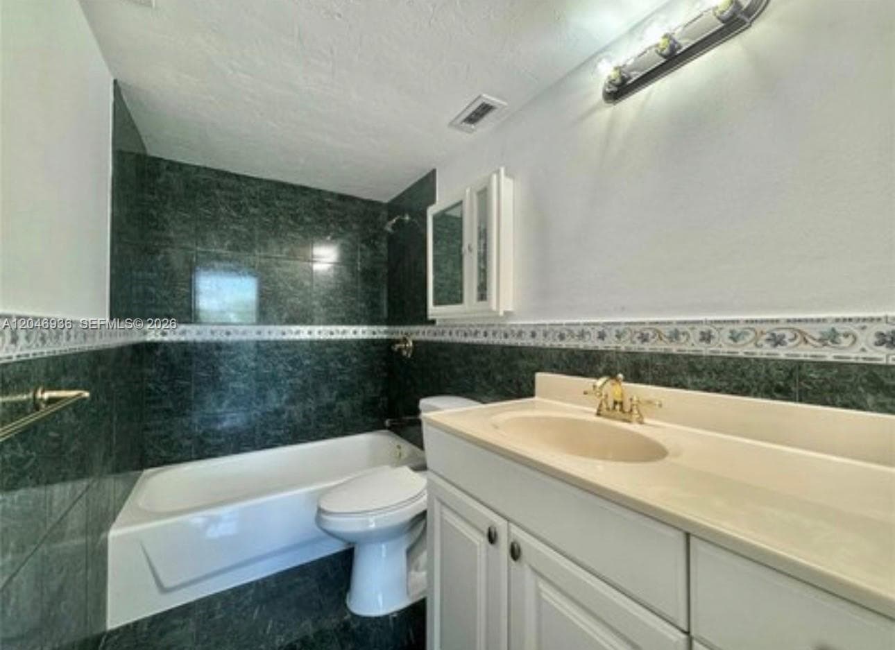 3660 NE 166th St 315 photo 11