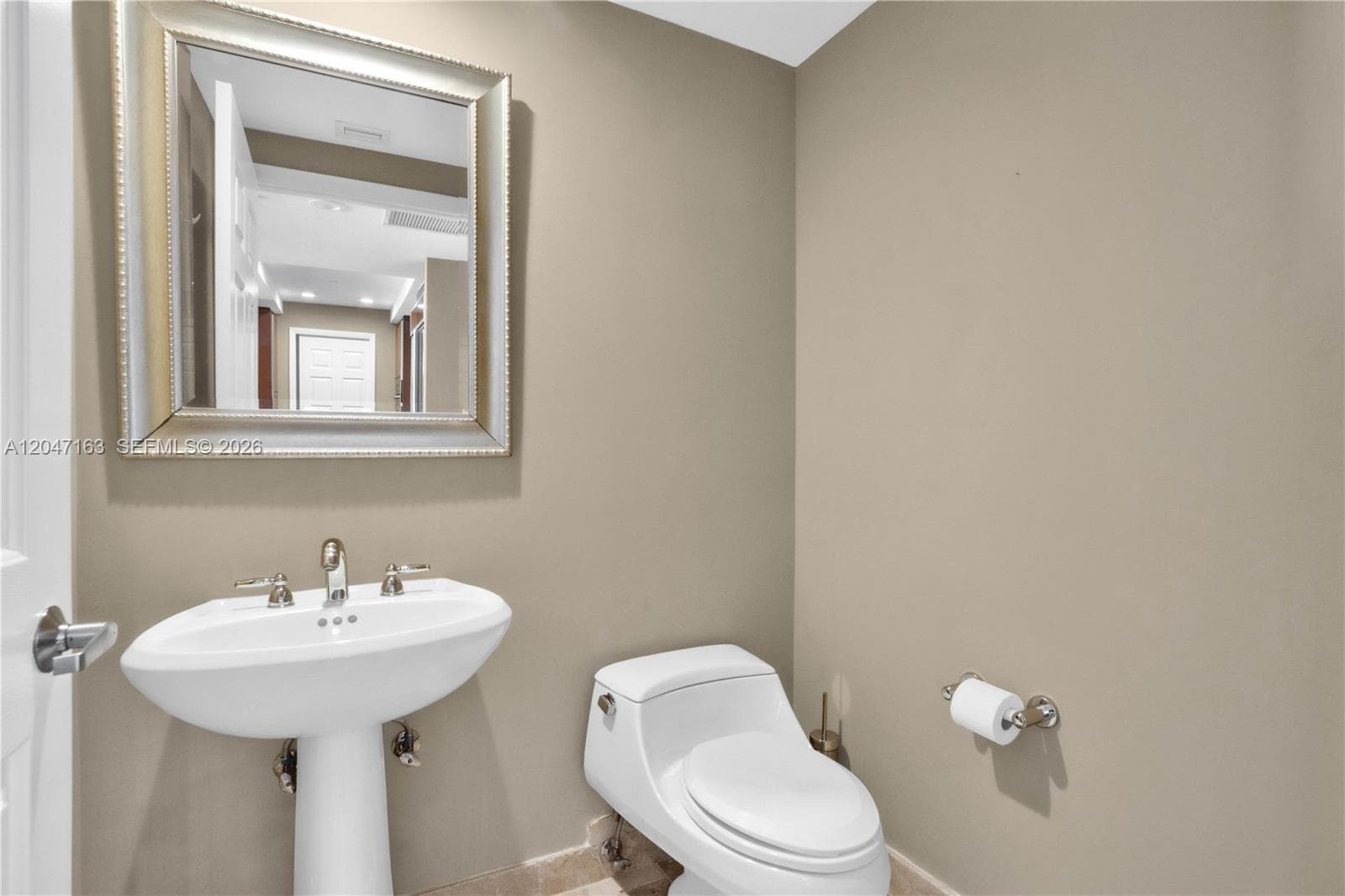 1819 SE 17th St 902 photo 15