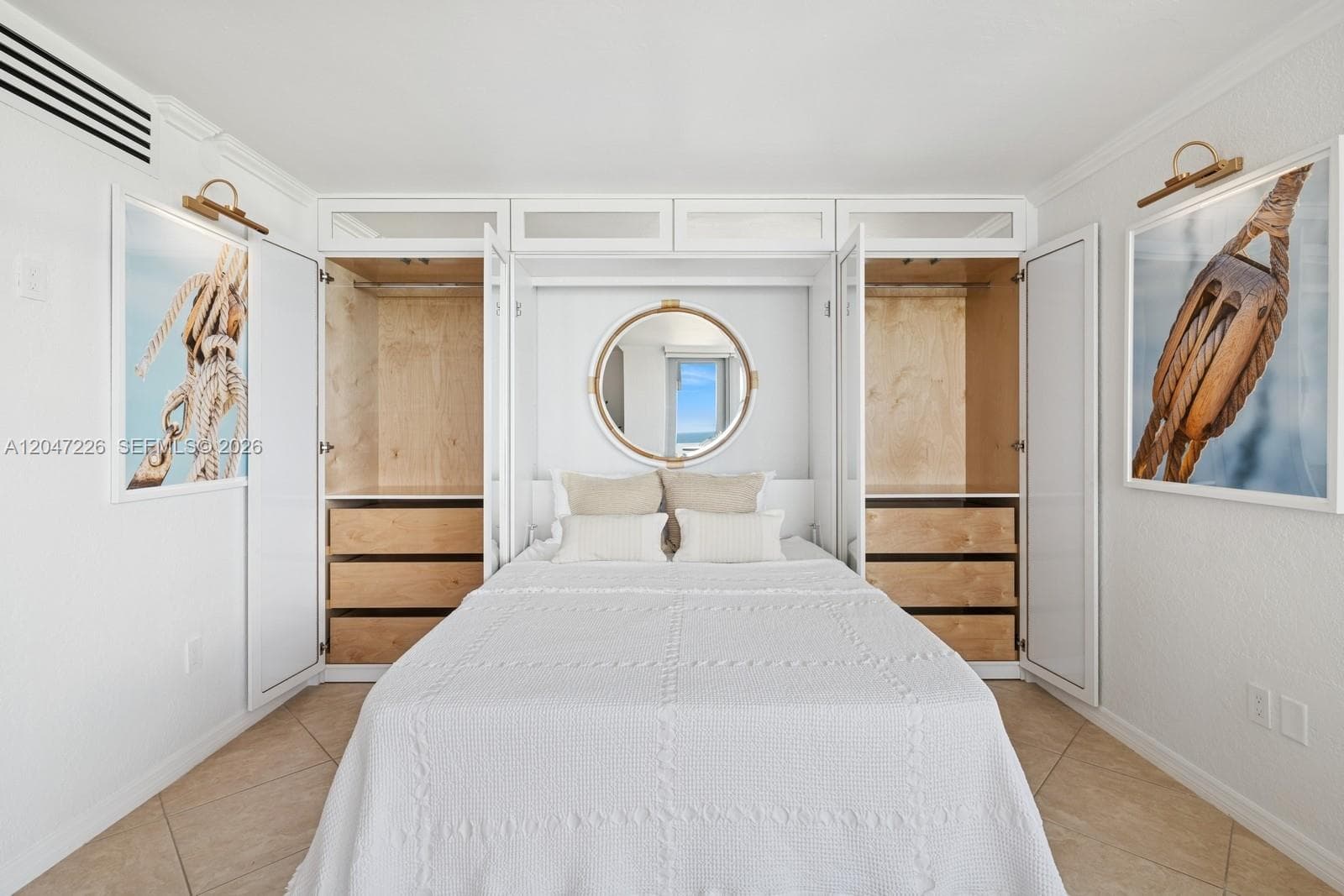 2899 Collins Ave 1025 photo 4