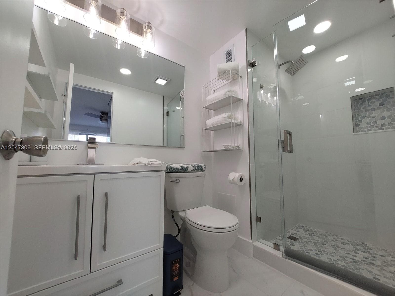 400 Golden Isles Dr 47 photo 10