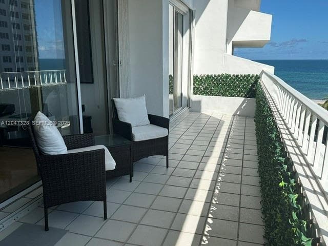 199 Ocean Lane Dr 903 photo 1